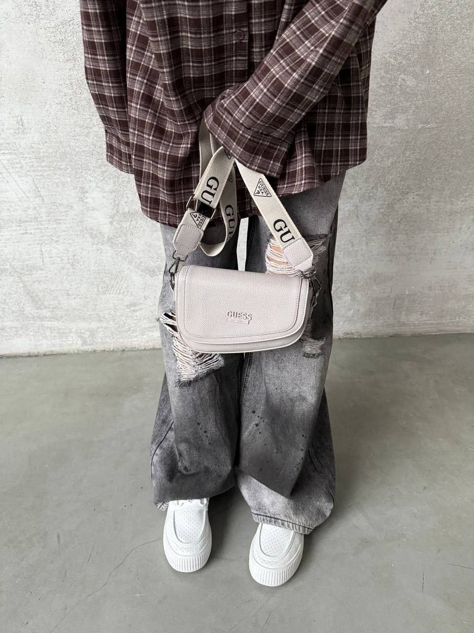 сумка,сумка guess,сумка guess кросс боди через плечо,стильная сумка,мини сумка