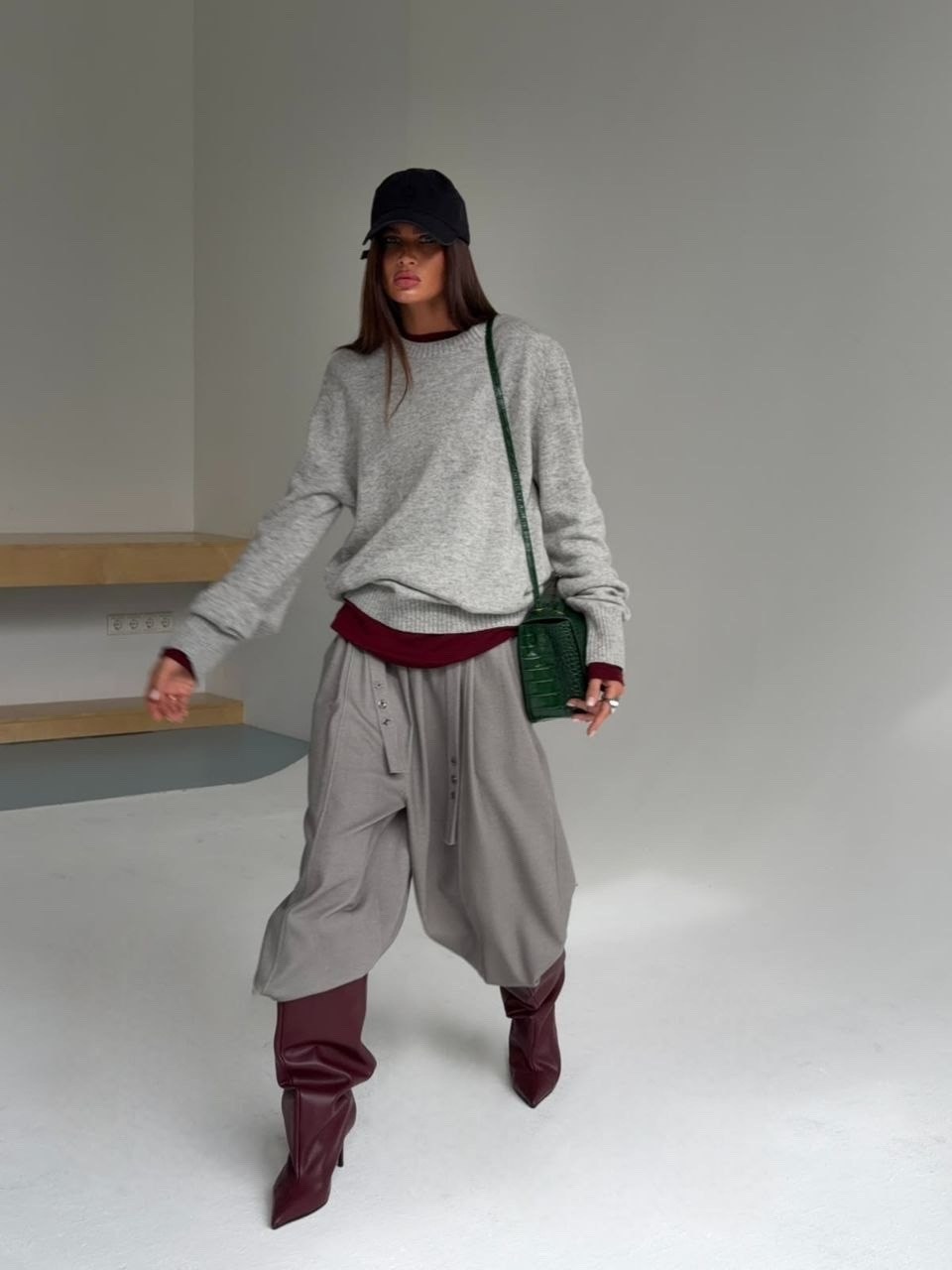 свитер оверсайз,свитер оверсайз вязаный укороченный теплый indi knitwear,женский свитер оверсайз,серый свитер оверсайз,свитер оверсайз вязаный укороченный теплый