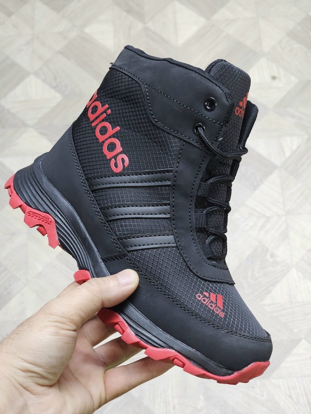 зимние кроссовки adidas climaproof мехом черные мужские ботинки адидас,зимние ботинки adidas climaproof высокие,зимние кроссовки adidas,мужские зимние кроссовки адидас,зимние кроссовки адидас