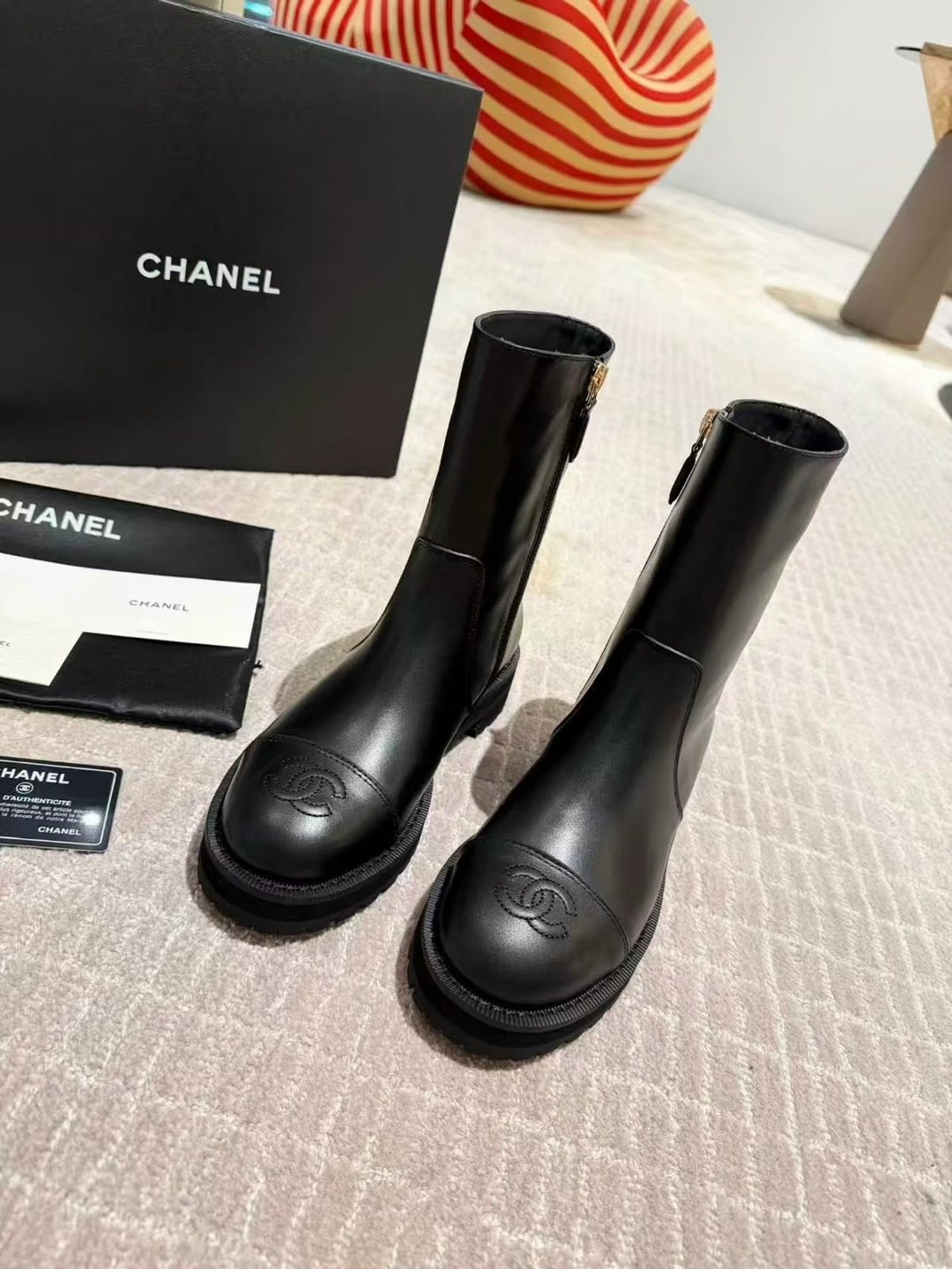 сапоги chanel,ботинки chanel,женские кожаные сапоги chanel черные 2026 укороченные,chanel (шанель) новые женские осенне-зимние сапоги,демисезонные женские ботинки в стиле chanel