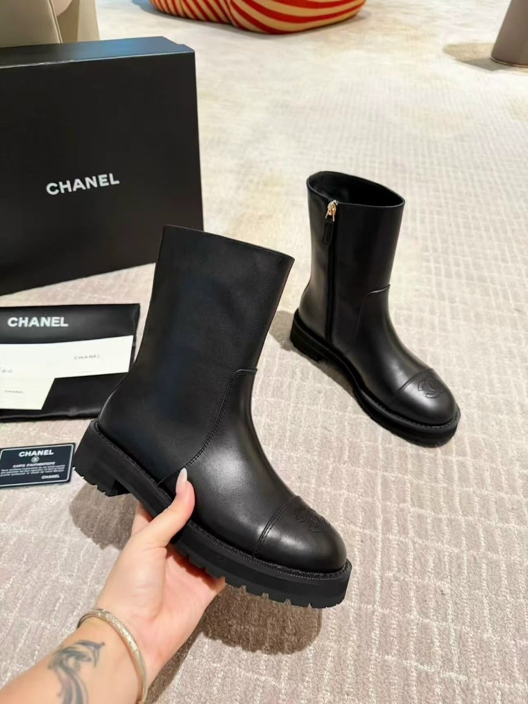сапоги chanel,ботинки chanel,женские кожаные сапоги chanel черные 2026 укороченные,chanel (шанель) новые женские осенне-зимние сапоги,демисезонные женские ботинки в стиле chanel