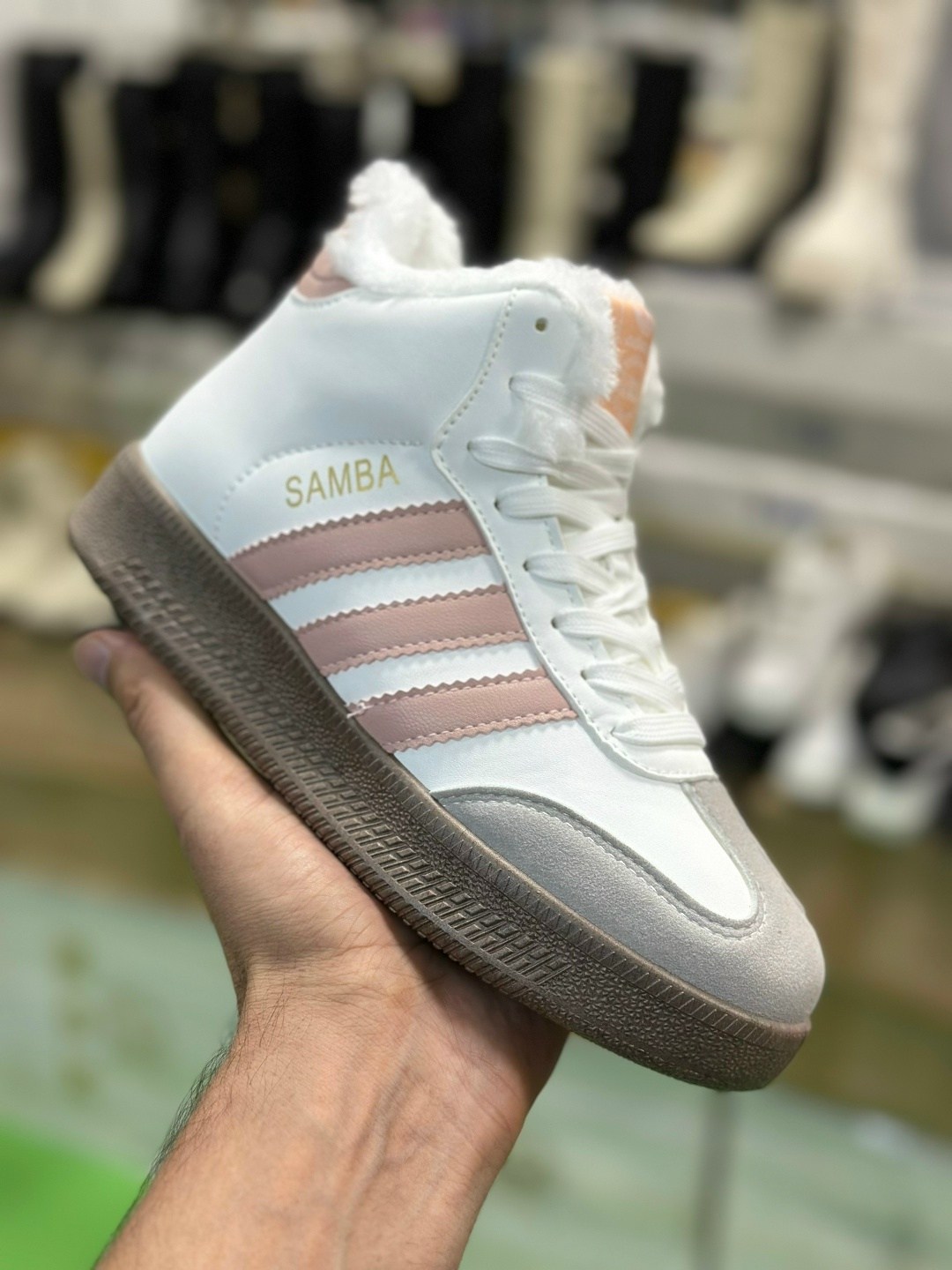 кроссовки высокие adidas samba зимние с мехом,адидас иники мужские зимние кроссовки,кроссовки мужские adidas,samba кроссовки,кроссовки adidas