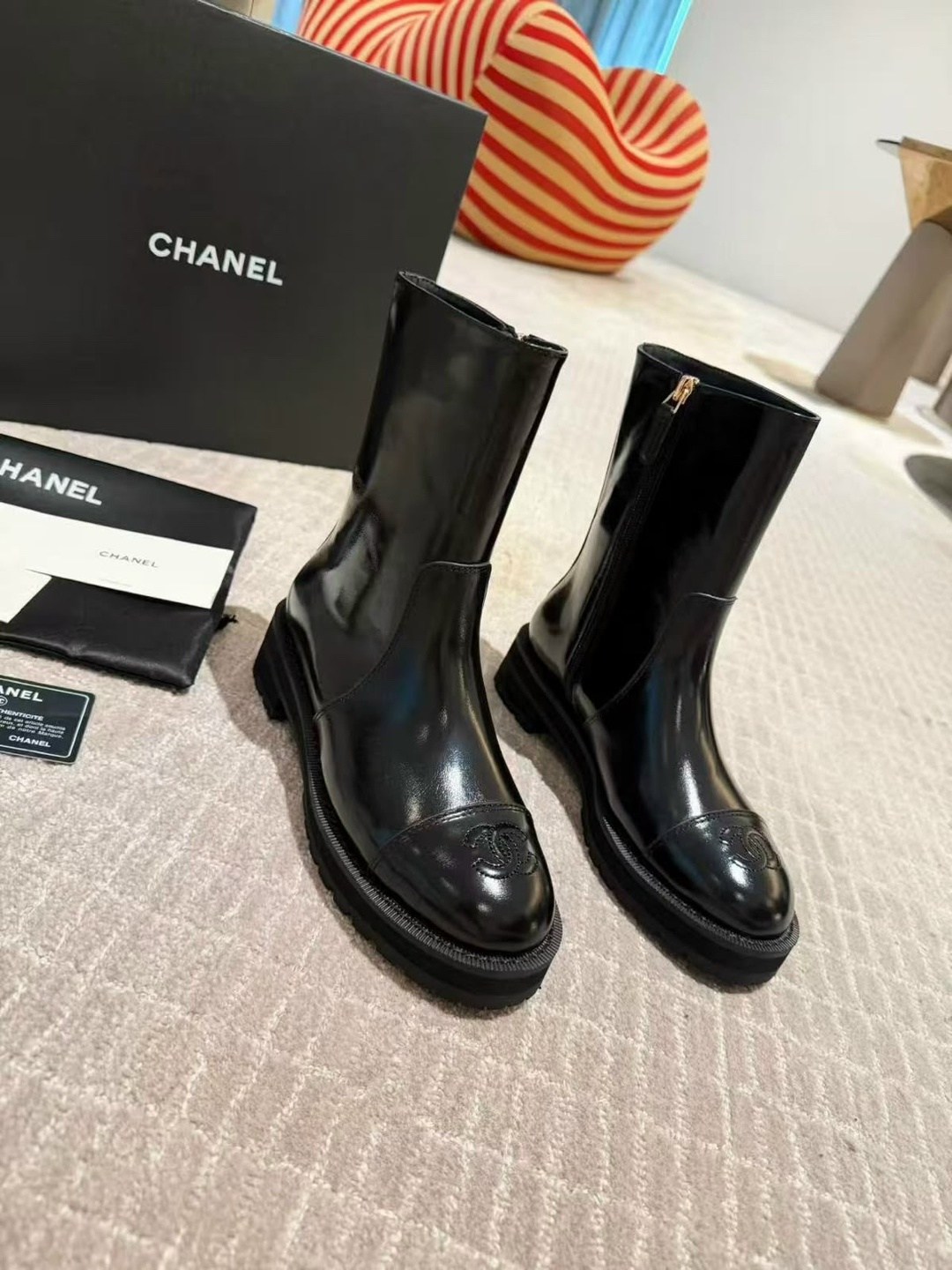 сапоги chanel,ботинки chanel,женские кожаные сапоги chanel черные 2026 укороченные,chanel (шанель) новые женские осенне-зимние сапоги,демисезонные женские ботинки в стиле chanel