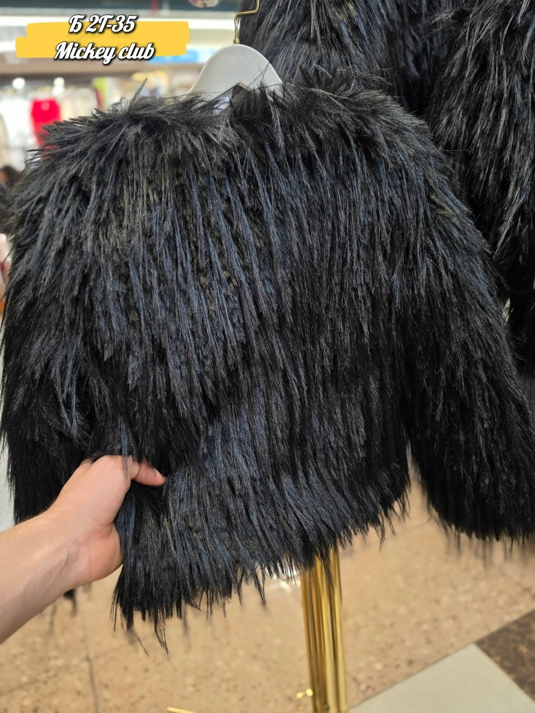 black ostrich feather jacket,меховая куртка,шуба меховая,лохматая шубка,ostrich feather coat topshop