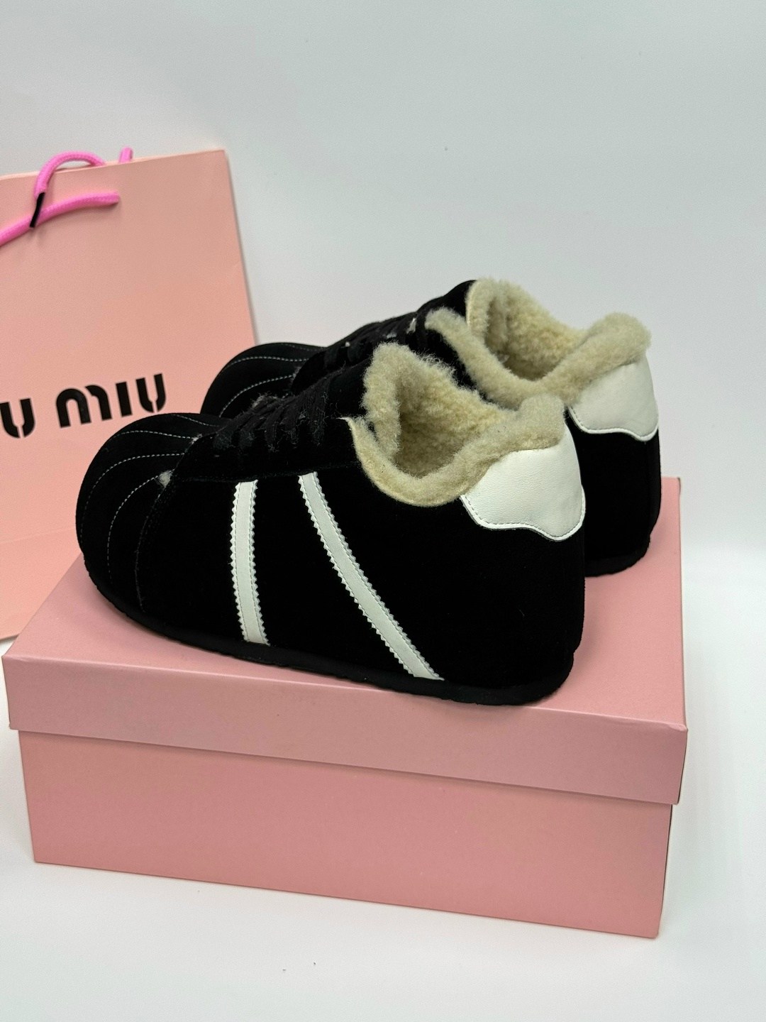 ,кроссовки с мехом miu miu,кроссовки миу миу,спортивная ,кроссовки для малыша