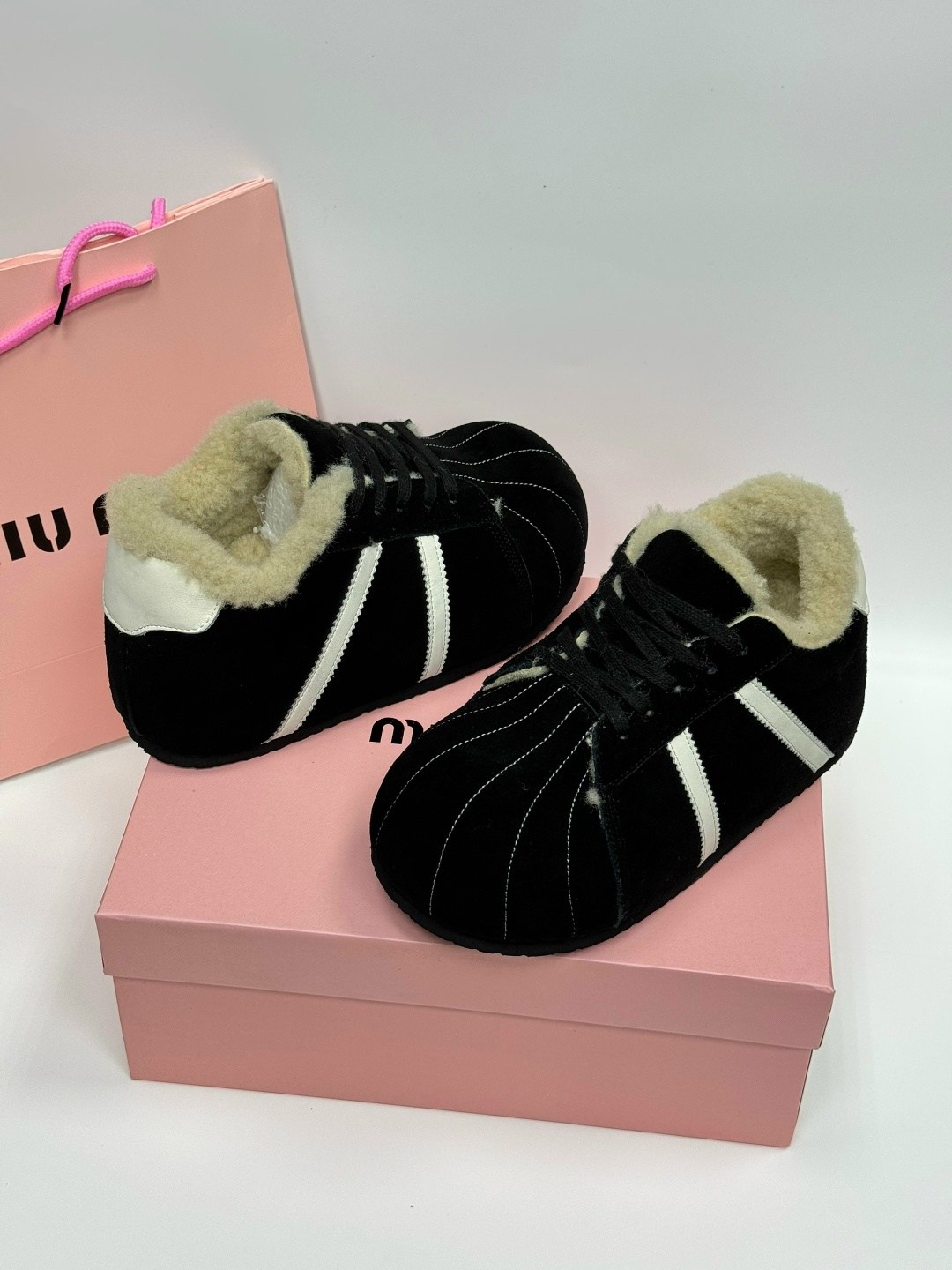 ,кроссовки с мехом miu miu,кроссовки миу миу,спортивная ,кроссовки для малыша