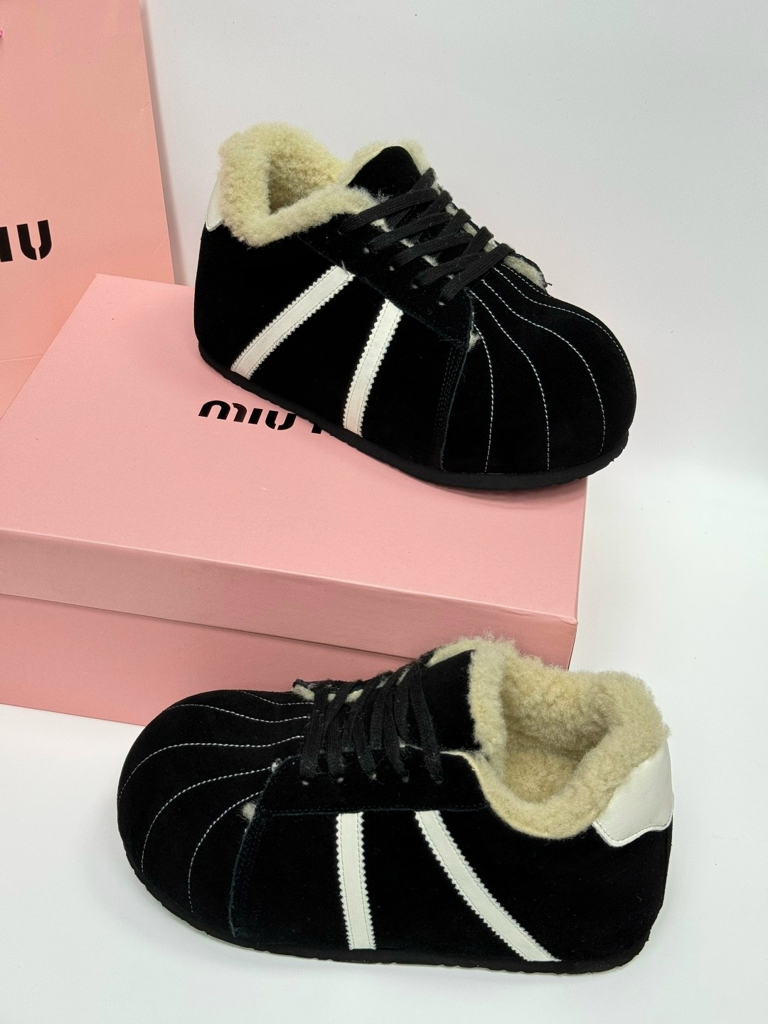 ,кроссовки с мехом miu miu,кроссовки миу миу,спортивная ,кроссовки для малыша
