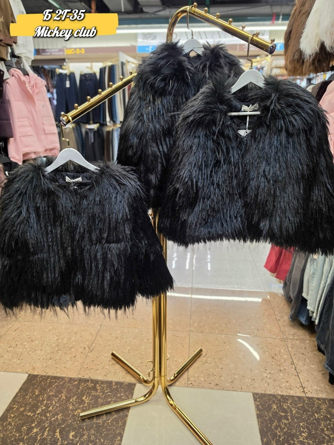 black ostrich feather jacket,меховая куртка,шуба меховая,лохматая шубка,ostrich feather coat topshop