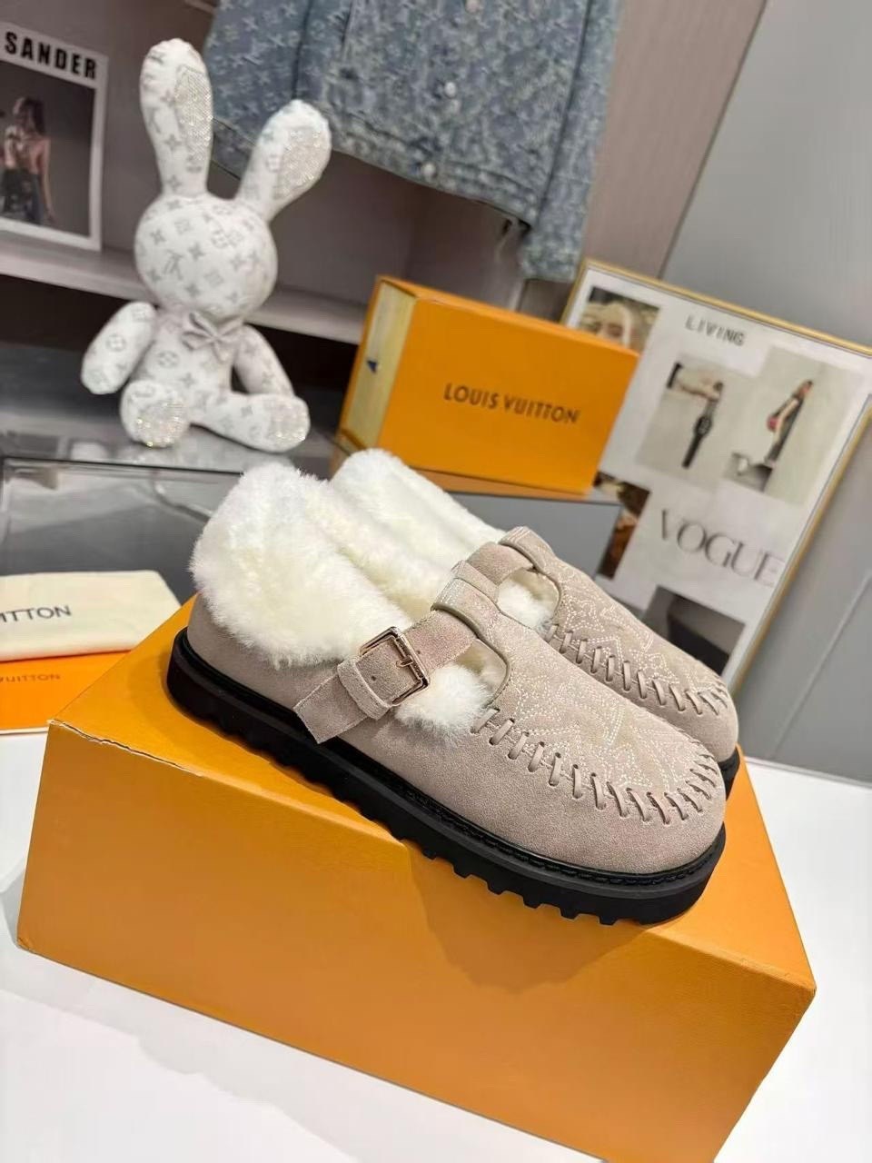 ботинки louis vuitton,лоферы louis vuitton,женские замшевые ботинки louis vuitton colorado comfort на меху бежевые,тапочки louis vuitton,женские сандали louis vuitton