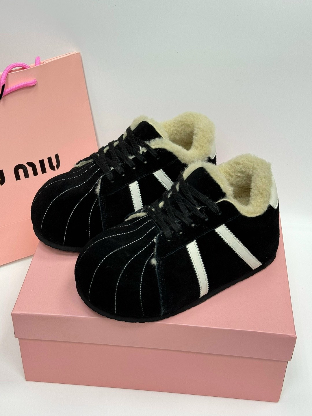 ,кроссовки с мехом miu miu,кроссовки миу миу,спортивная ,кроссовки для малыша