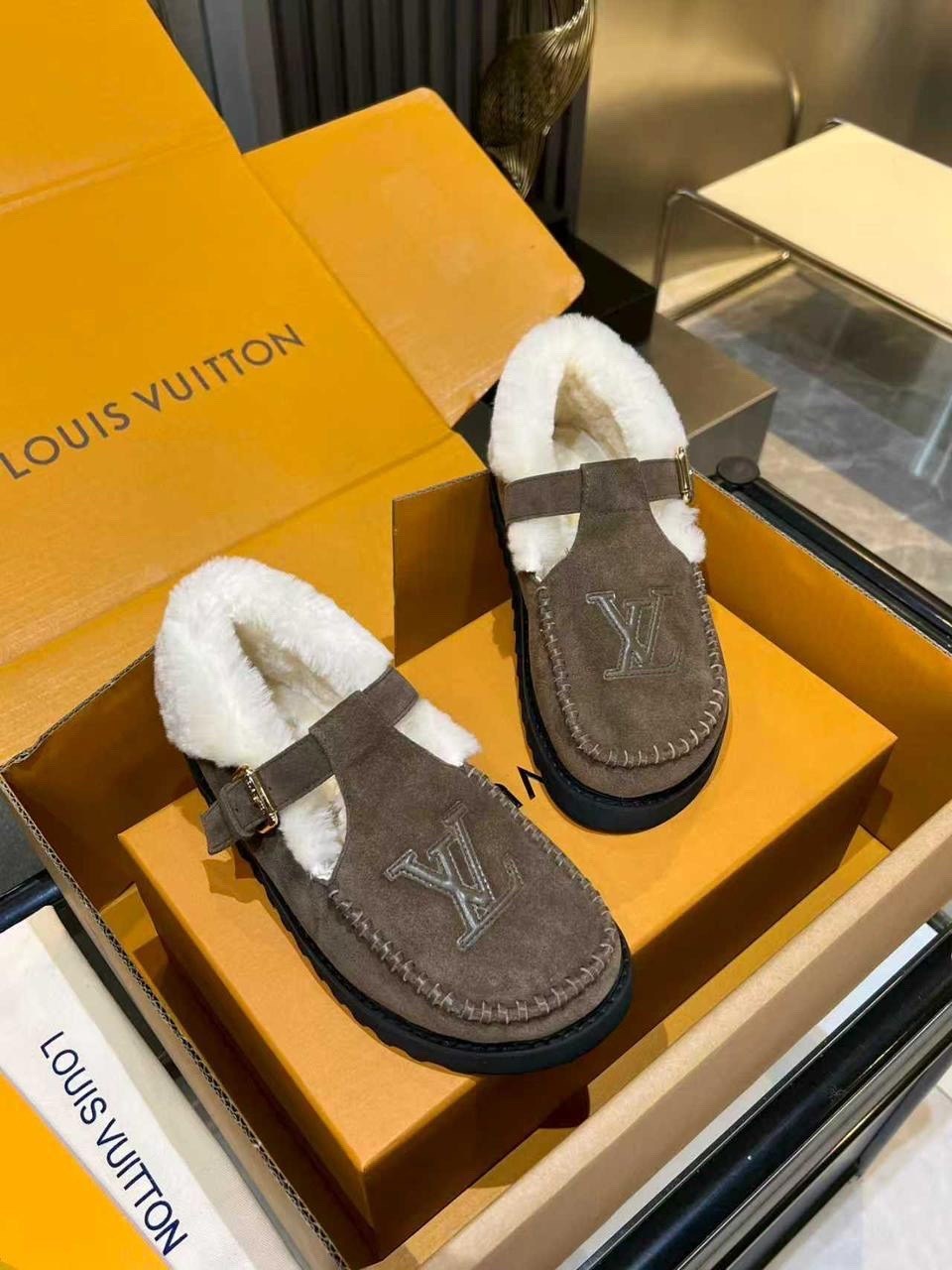 ботинки louis vuitton,лоферы louis vuitton,,женские сандали louis vuitton,женские замшевые ботинки louis vuitton colorado comfort на меху черные