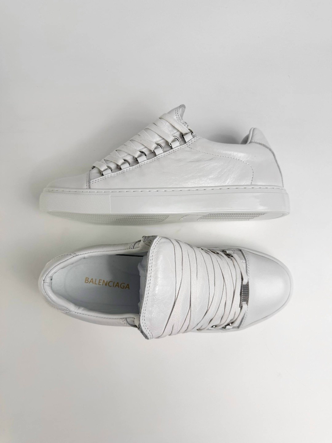,кроссовки alexander mcqueen,кроссовки alexander mcqueen шнуровка,кеды balenciaga,кроссовки alexander mcqueen белые