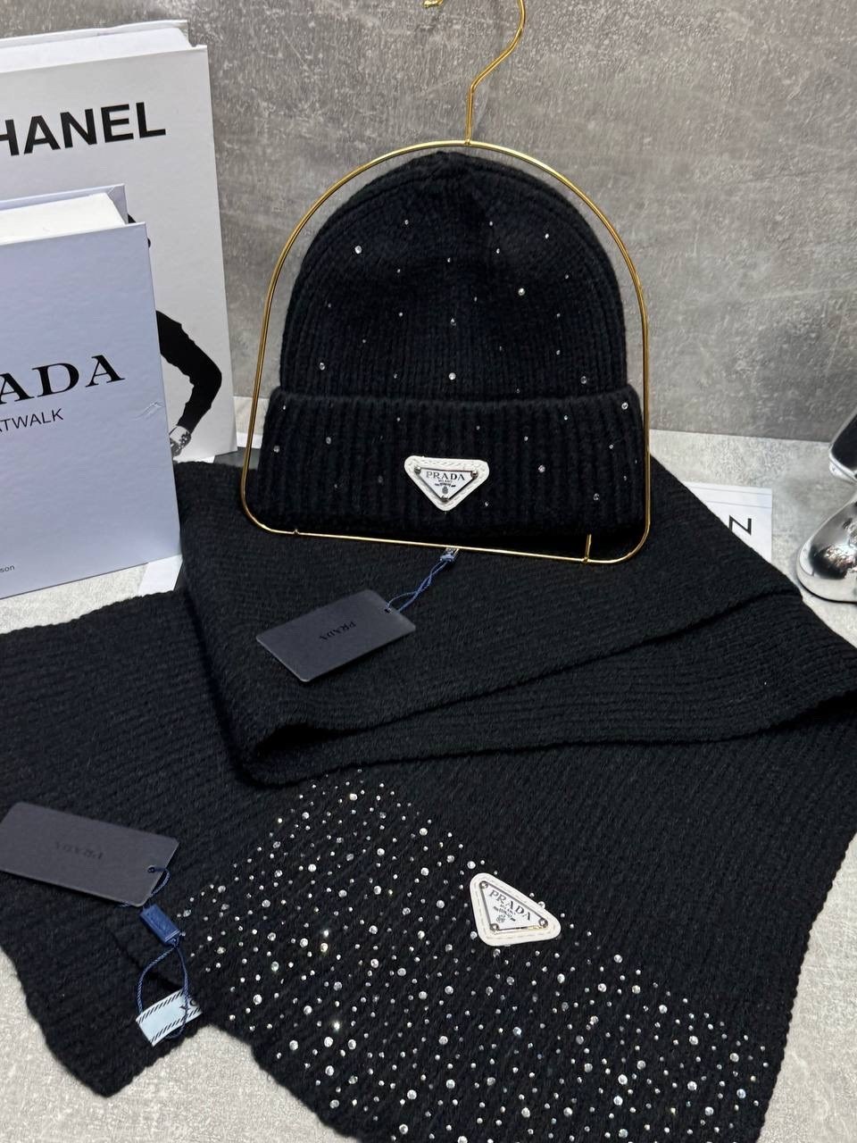 шапка prada,шапка и шарф,комплект шапка с шарфом,шарф chanel,набор шапка и шарф