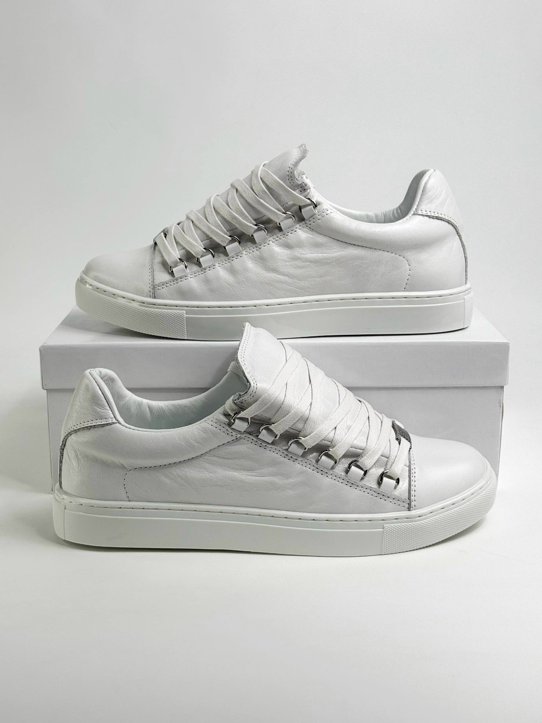 ,кроссовки alexander mcqueen,кроссовки alexander mcqueen шнуровка,кеды balenciaga,кроссовки alexander mcqueen белые