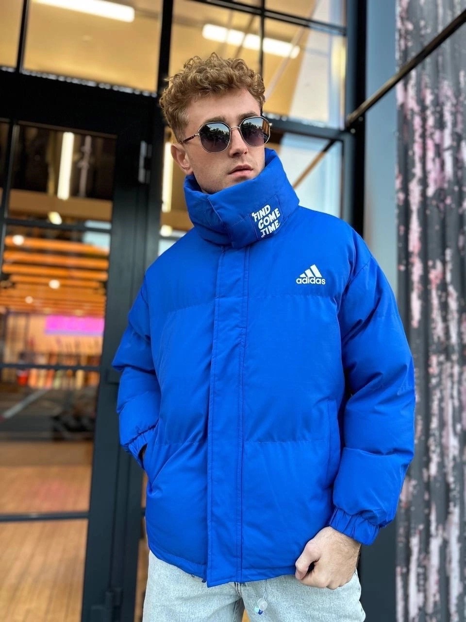 adidas ess mid пуховик мужской,пуховик adidas,пуховик мужской adidas,куртка мужская adidas,пуховик мужской adidas gt9140 синий m