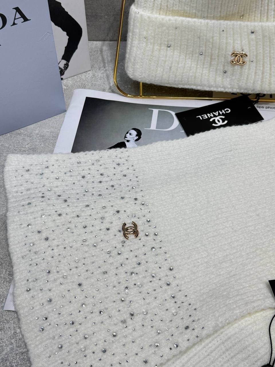 шапка chanel,комплект шарфа и шапки,зимний комплект из шапки и шарфа chanel,шарф chanel,шапка и шарф