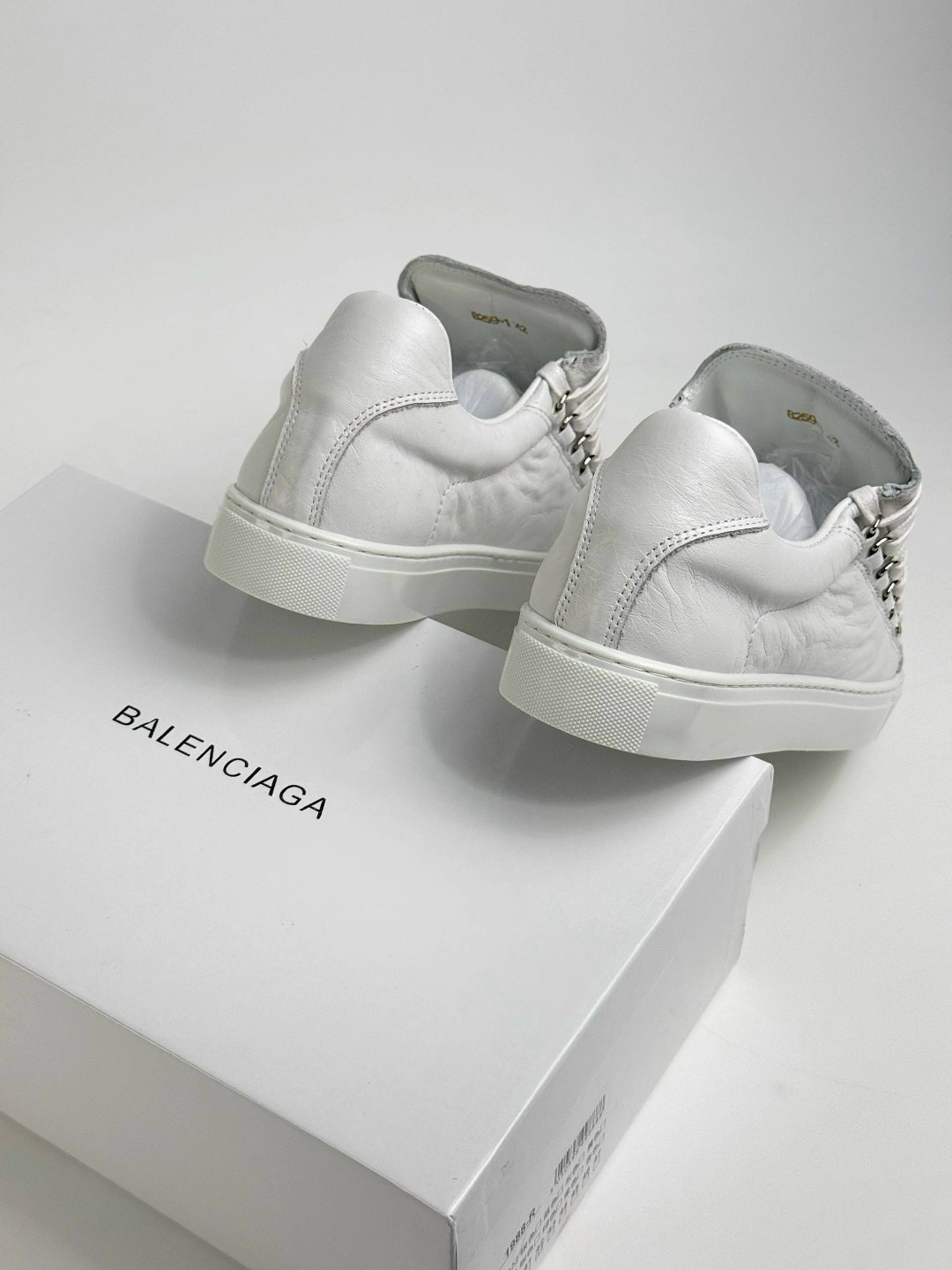,кроссовки alexander mcqueen,кроссовки alexander mcqueen шнуровка,кеды balenciaga,кроссовки alexander mcqueen белые