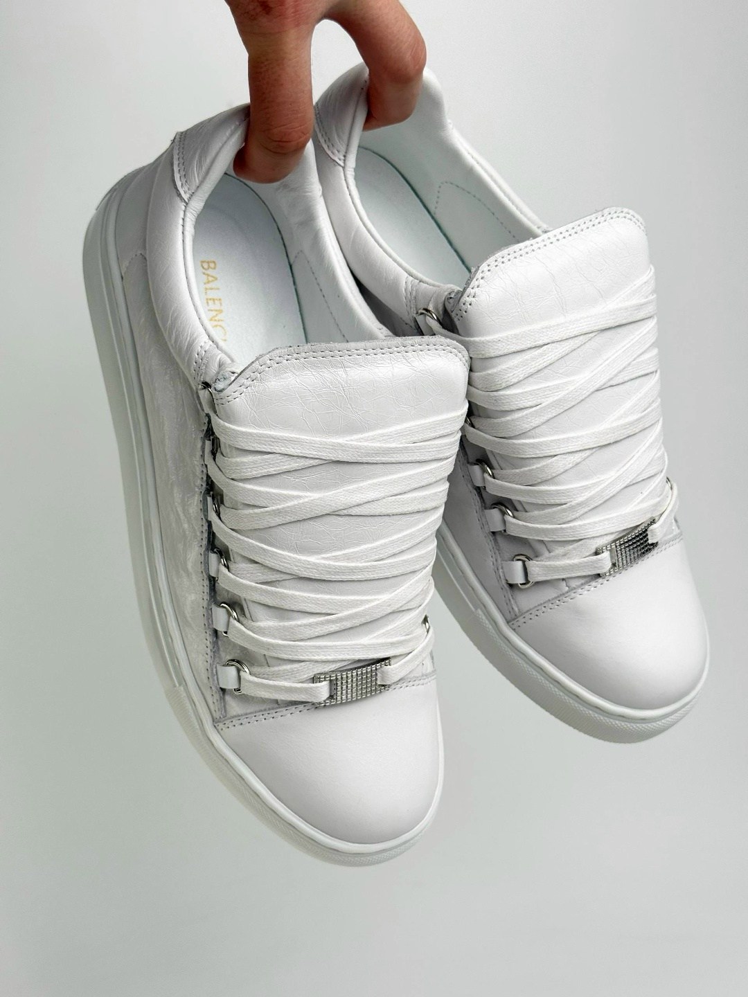 ,кроссовки alexander mcqueen,кроссовки alexander mcqueen шнуровка,кеды balenciaga,кроссовки alexander mcqueen белые