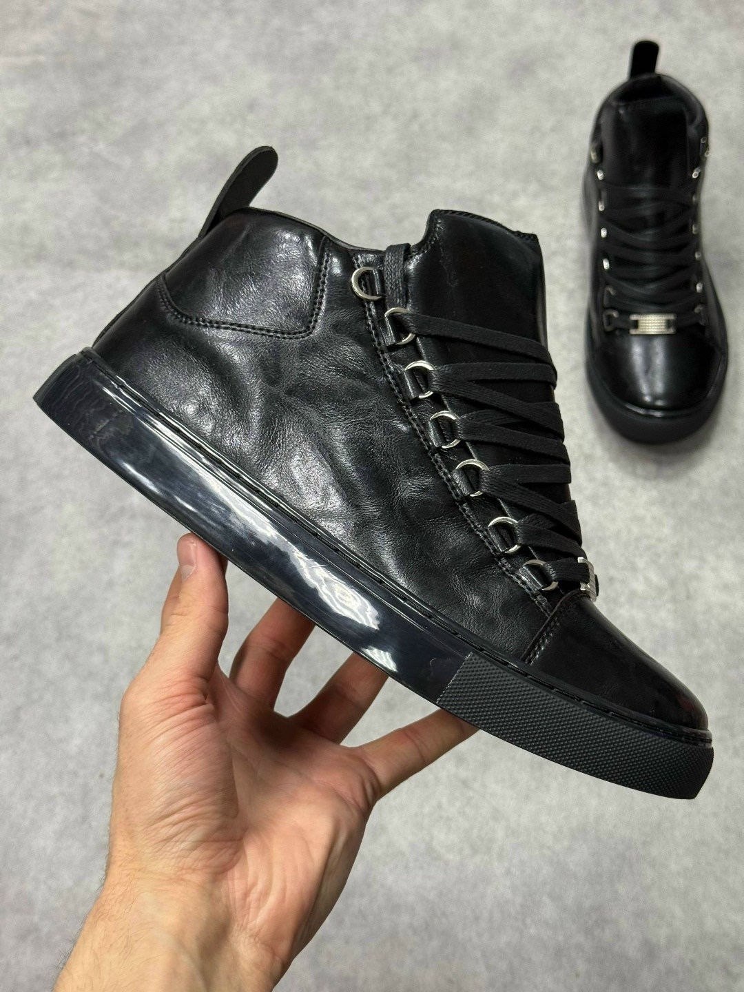 ,balenciaga arena high-top leather trainers in black for men,кеды balenciaga,мужской кроссовки,balenciaga arena high