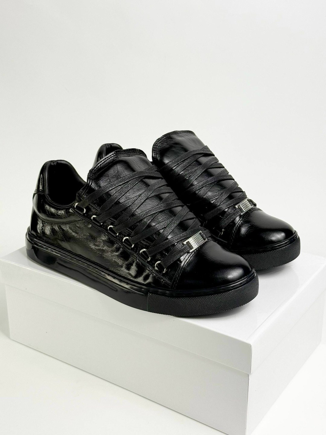 ,мужские кеды balenciaga low,ботинки balenciaga,balenciaga черные кожаные низкие кроссовки, balenciaga