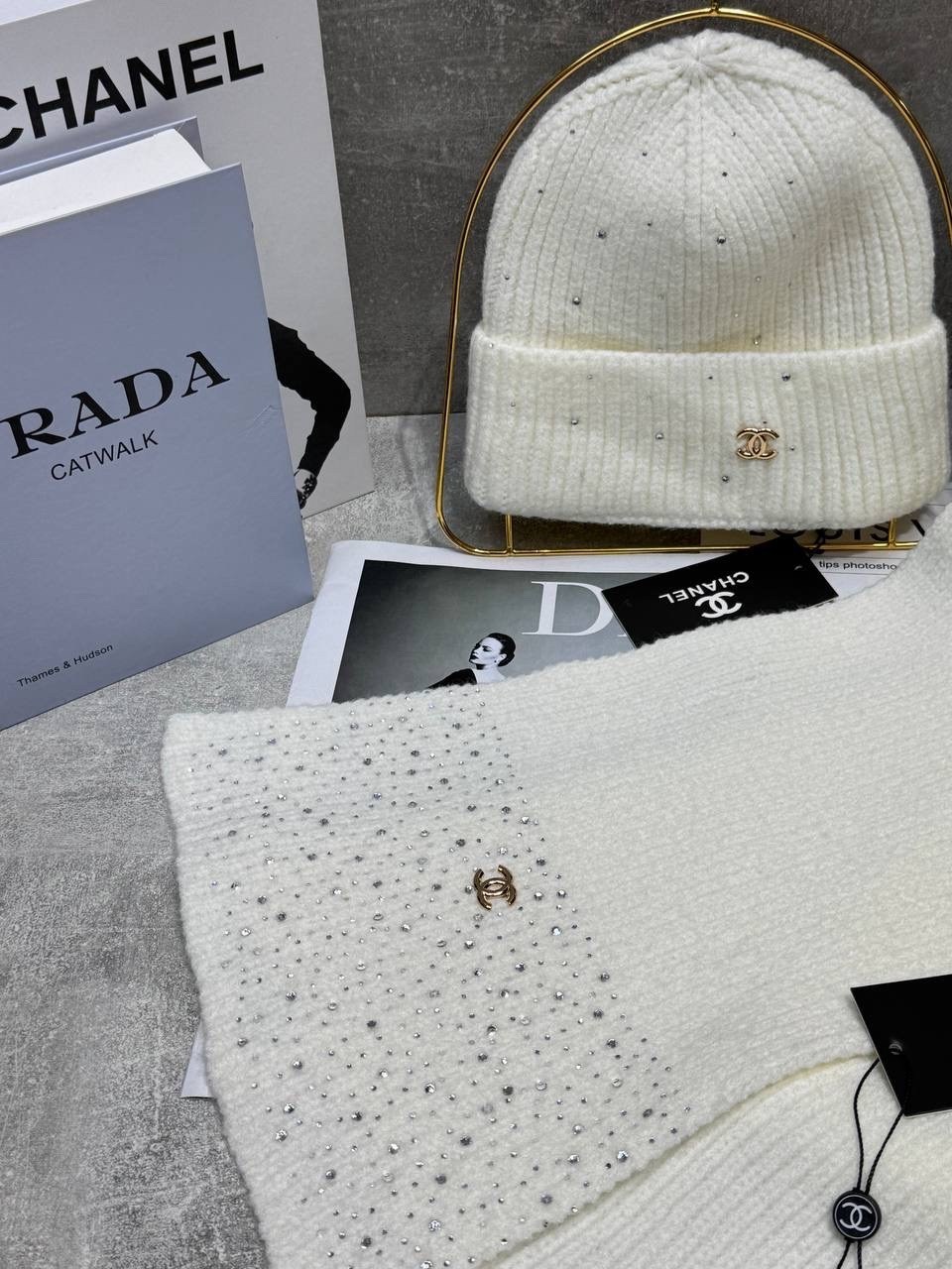 шапка chanel,комплект шарфа и шапки,зимний комплект из шапки и шарфа chanel,шарф chanel,шапка и шарф