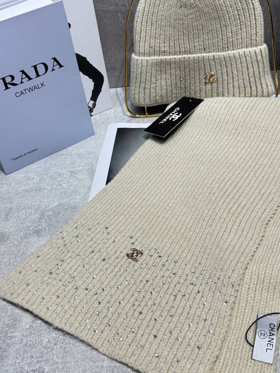 шарф chanel,шапка chanel,комплект из шапки и шарфа и перчаток chanel,шапка chanel набор шапка/шарф/перчатки,шапка chanel набор шапка/шарф/перчатки ch15