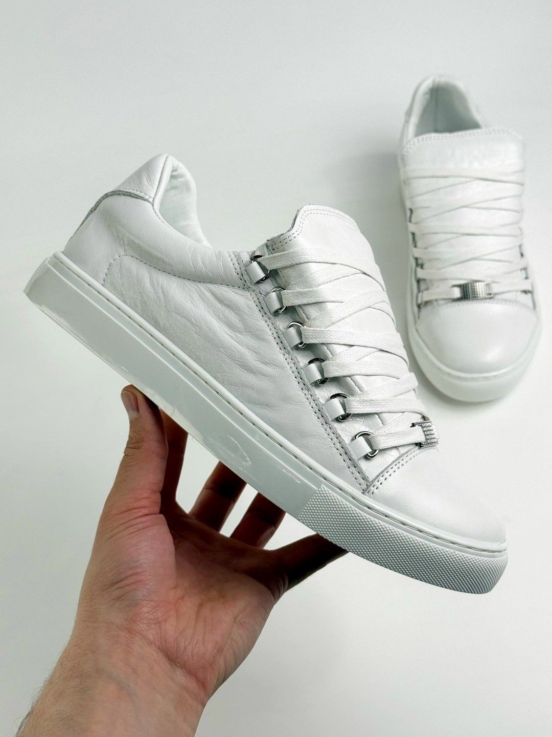 ,кроссовки alexander mcqueen,кроссовки alexander mcqueen шнуровка,кеды balenciaga,кроссовки alexander mcqueen белые