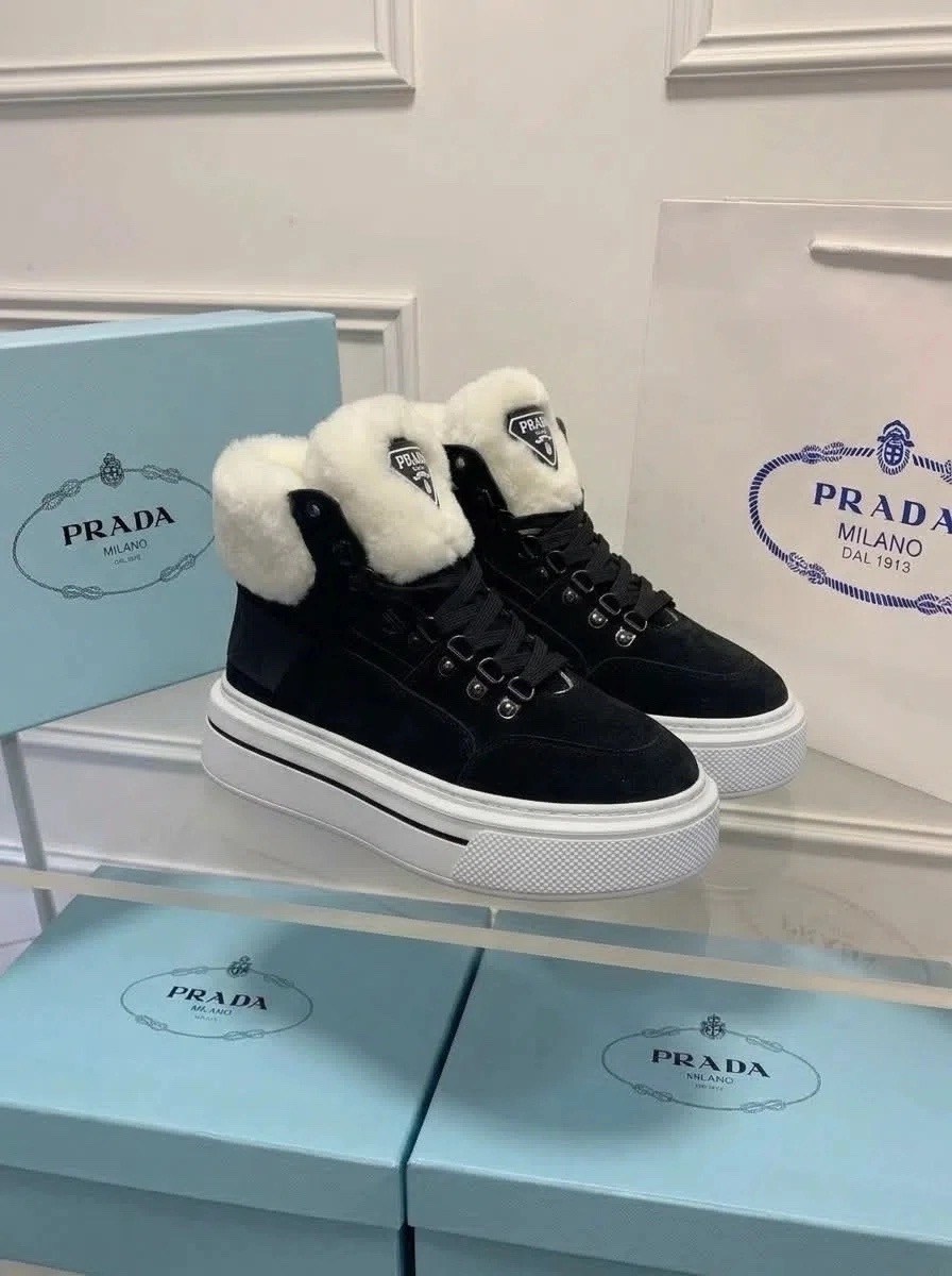 ,зимние ботинки прада женские,женские зимние кроссовки prada с мехом,кеды prada,ботинки prada