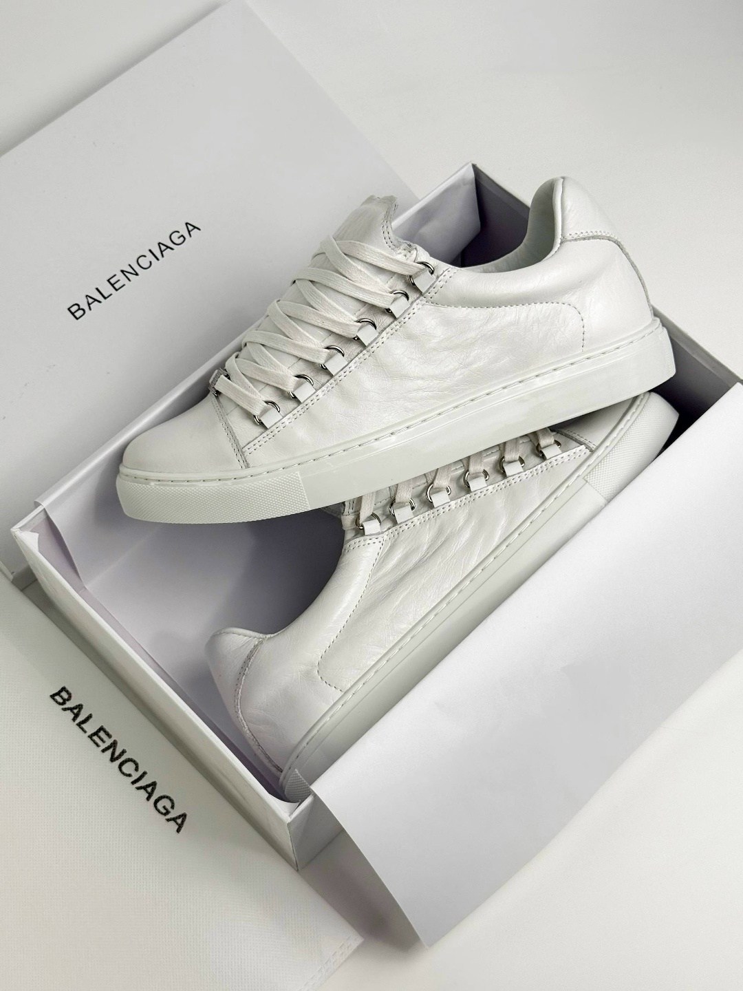 ,кроссовки alexander mcqueen,кроссовки alexander mcqueen шнуровка,кеды balenciaga,кроссовки alexander mcqueen белые