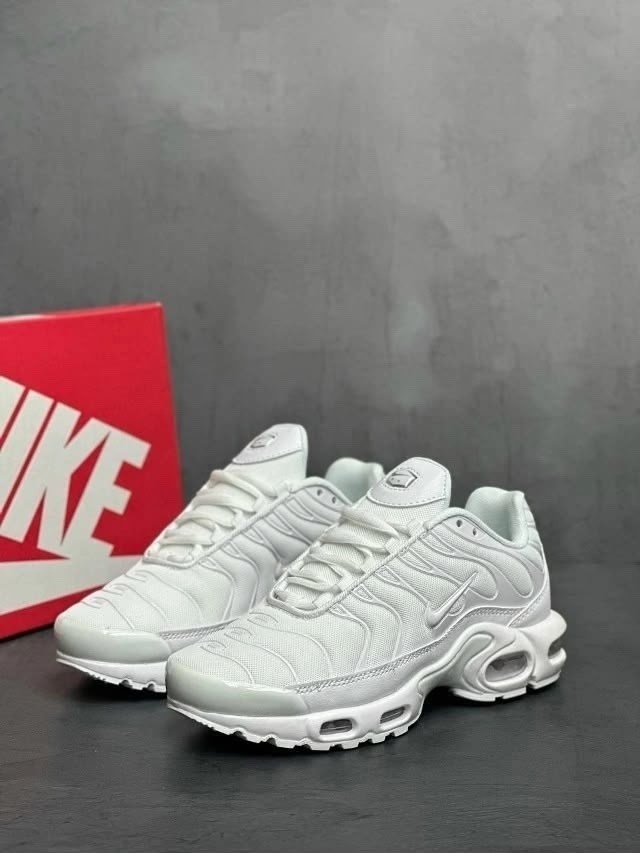 кроссовки nike air max plus tn,nike air max tn plus,кроссовки nike air max tn plus мужские,кроссовки мужские nike air max plus,кроссовки nike air max plus
