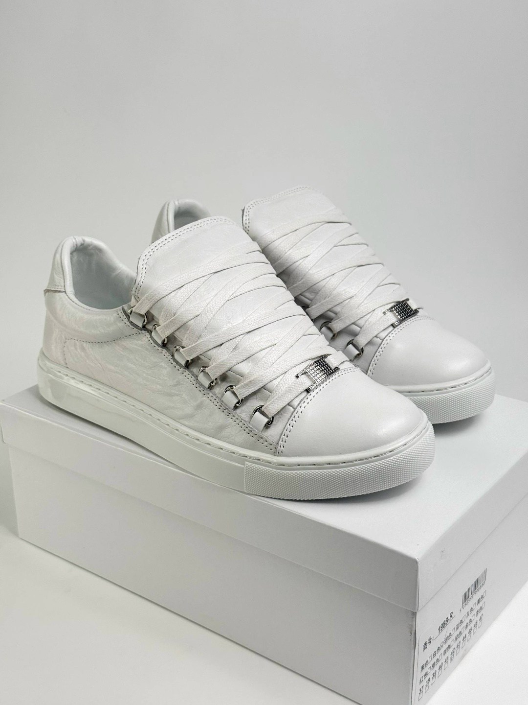 ,кроссовки alexander mcqueen,кроссовки alexander mcqueen шнуровка,кеды balenciaga,кроссовки alexander mcqueen белые