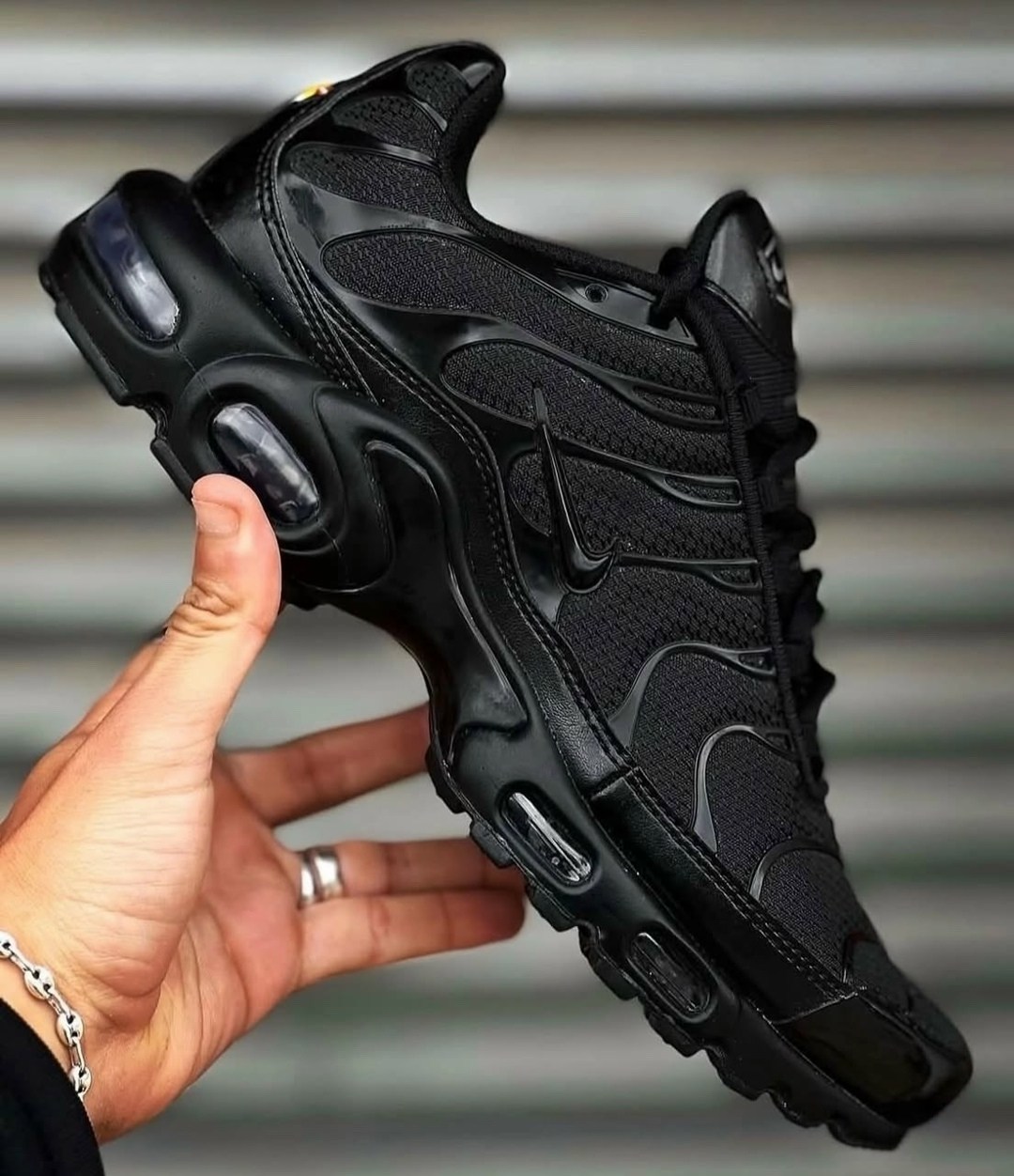 кроссовки nike air max plus tn,nike air max tn plus,кроссовки nike air max tn plus мужские,кроссовки мужские nike air max plus,кроссовки nike air max plus