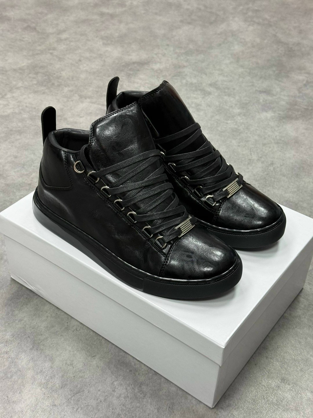 ,balenciaga arena high-top leather trainers in black for men,кеды balenciaga,мужской кроссовки,balenciaga arena high