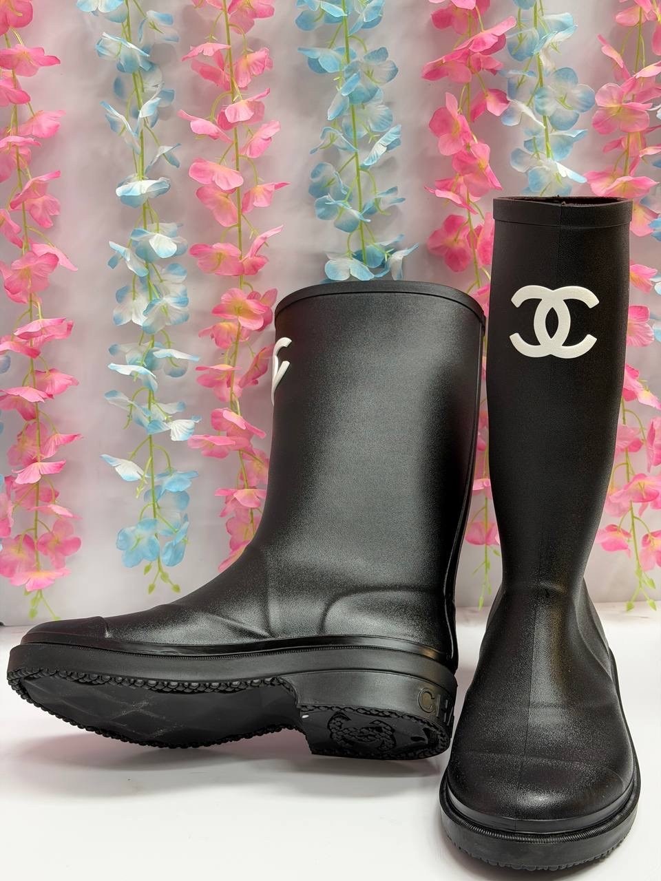 резиновые сапоги chanel,резиновые сапоги шанель,сапоги chanel,женские резиновые сапоги chanel черные,chanel черные резиновые сапоги для женщин