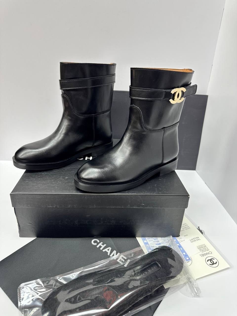 сапоги chanel,ботинки chanel,женские осенние сапоги chanel 2026 черные кожаные,ботинки женские chanel,шанель сапоги женские