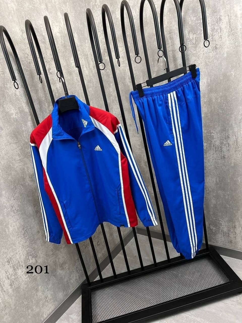 спортивный костюм adidas,спортивные костюмы адидас,разминочный костюм адидас,мужской спортивный костюм adidas,спортивный костюм мужской