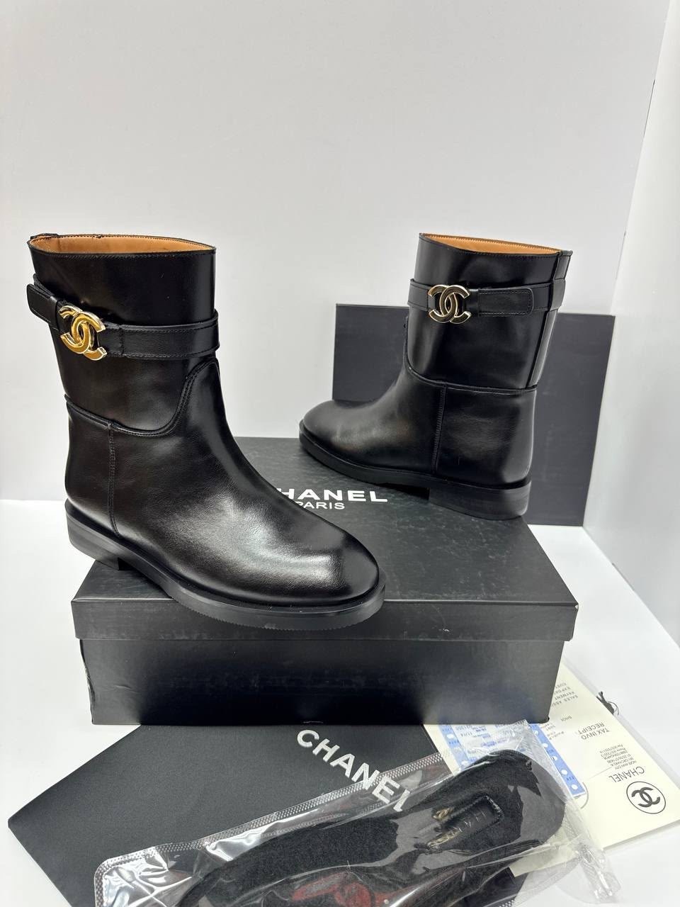 сапоги chanel,ботинки chanel,женские осенние сапоги chanel 2026 черные кожаные,ботинки женские chanel,шанель сапоги женские