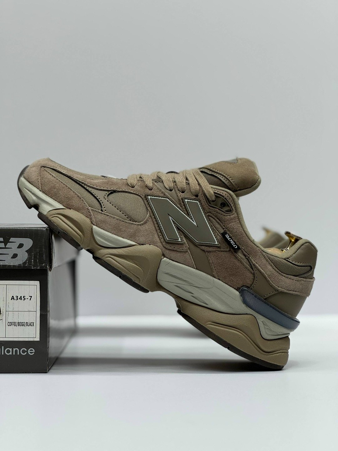 кроссовки new balance 9060,кроссовки new balance,кроссовки мужские new balance,new balance 9060,new balance бежевые замшевые кроссовки 9060 для женщин