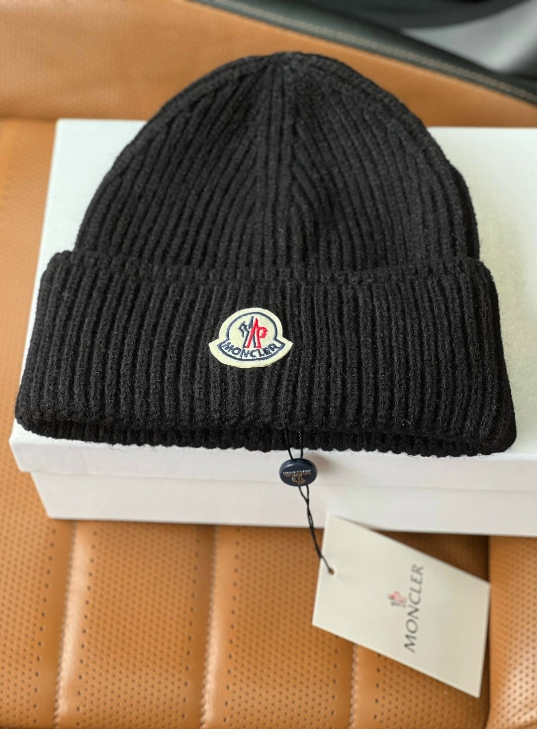 шапка moncler,мужские шапки moncler,шапка moncler черный,moncler черная шерстяная шапка для женщин,moncler шапка бини с нашивкой-логотипом серый