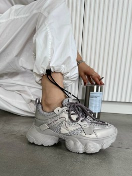 Кроссовки