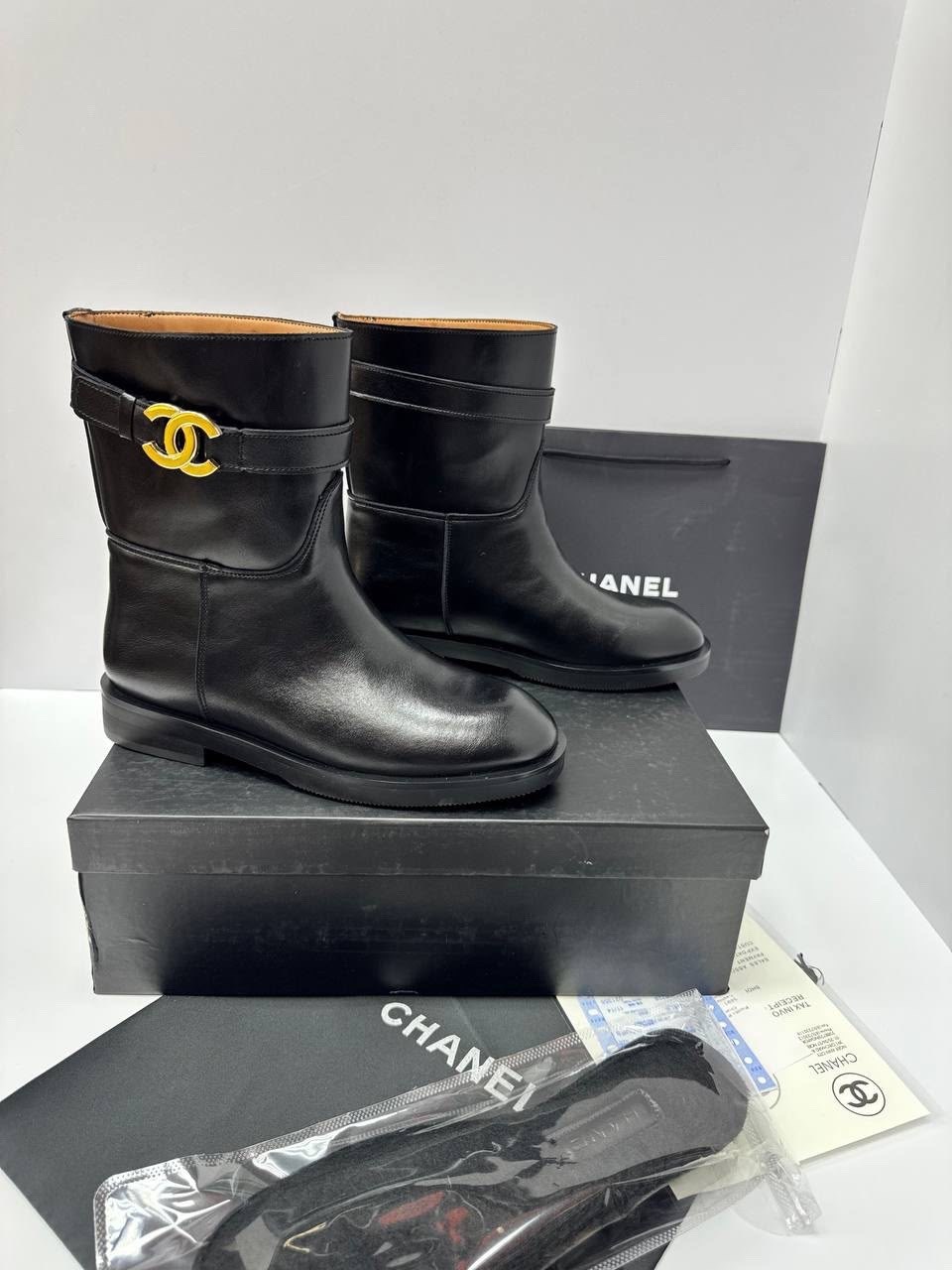 сапоги chanel,ботинки chanel,женские осенние сапоги chanel 2026 черные кожаные,ботинки женские chanel,шанель сапоги женские