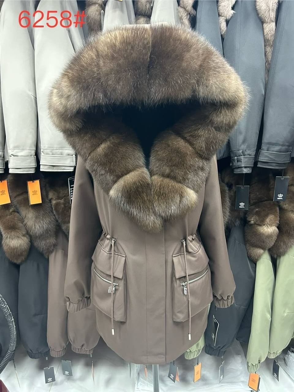 парка с натуральным мехом,парки с мехом песца,парка женская с натуральным мехом,парка с мехом,зимняя парка с натуральным мехом