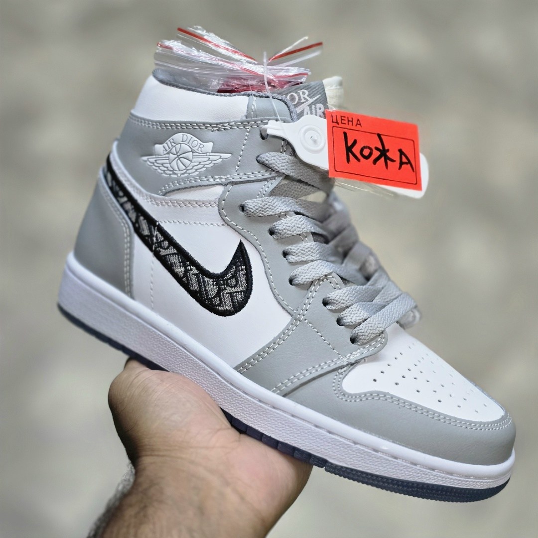 air jordan 1 mid barely orange,nike air jordan 1 mid,nike air jordan 1,air jordan 1 mid,jordan 1 mid