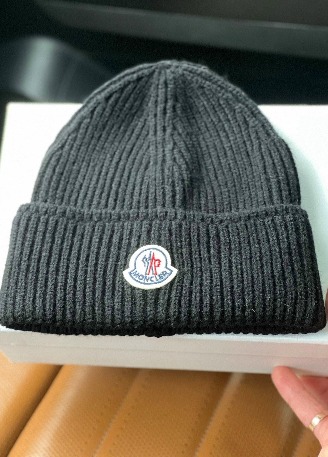 шапка moncler,мужские шапки moncler,шапка moncler черный,moncler черная шерстяная шапка для женщин,moncler шапка бини с нашивкой-логотипом серый
