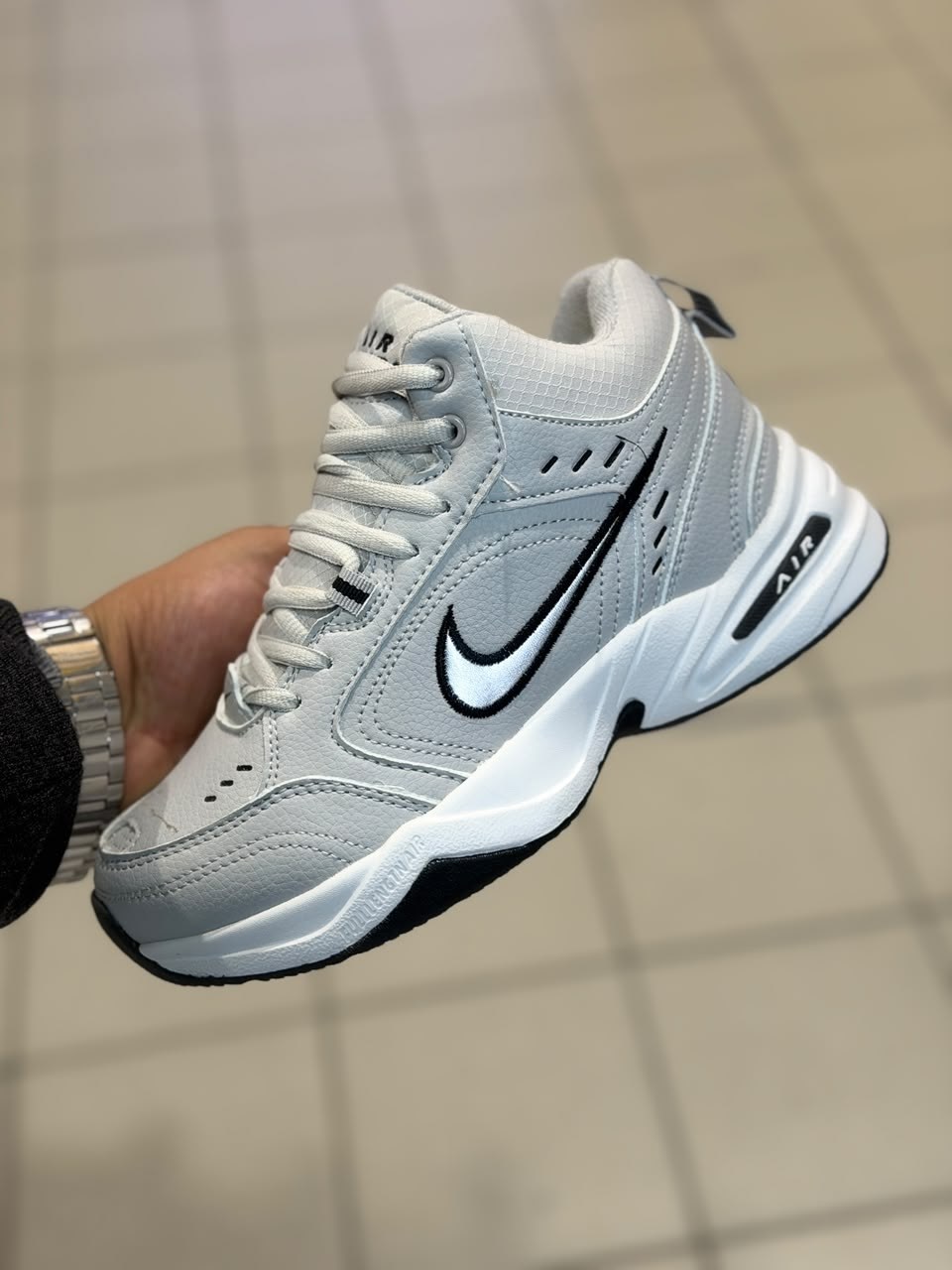 кроссовки nike air monarch,кроссовки nike air monarch iv,кроссовки мужские nike air monarch iv,белые кроссовки мужские nike air monarch,nike air monarch