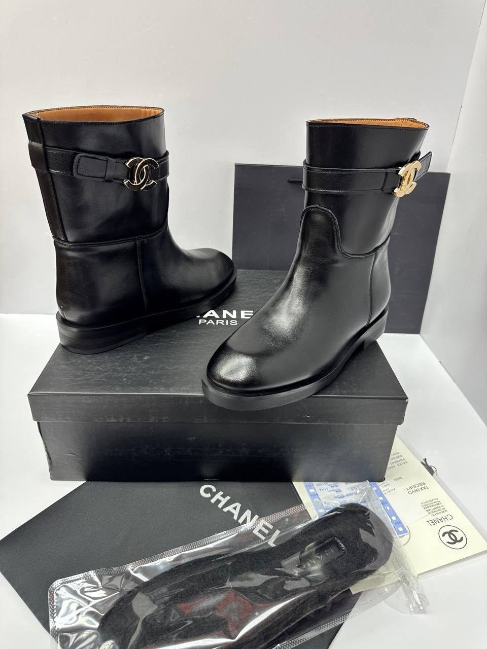 сапоги chanel,ботинки chanel,женские осенние сапоги chanel 2026 черные кожаные,ботинки женские chanel,шанель сапоги женские
