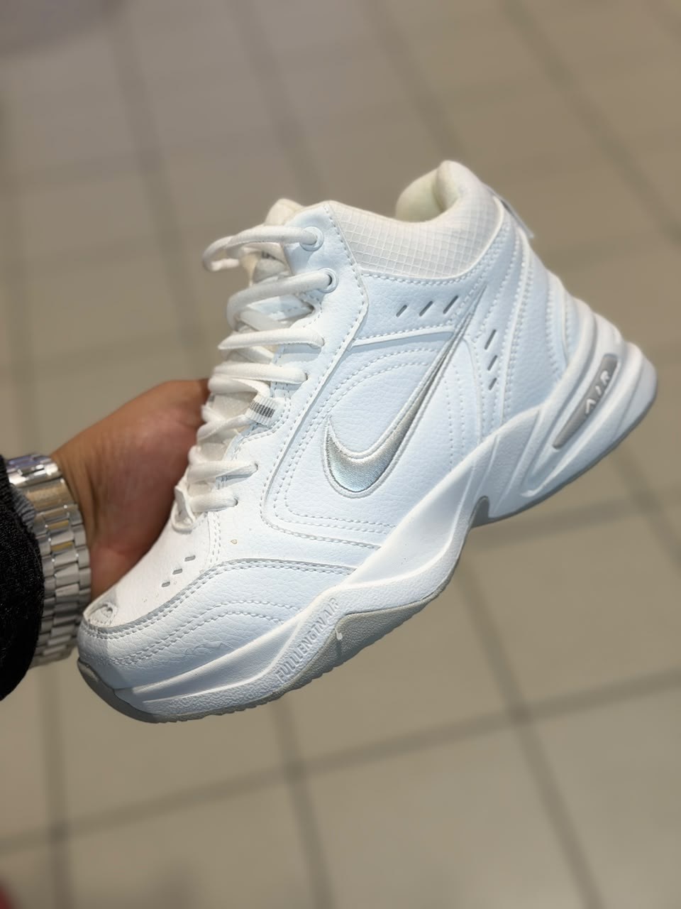 кроссовки nike air monarch,кроссовки nike air monarch iv,кроссовки мужские nike air monarch iv,белые кроссовки мужские nike air monarch,nike air monarch
