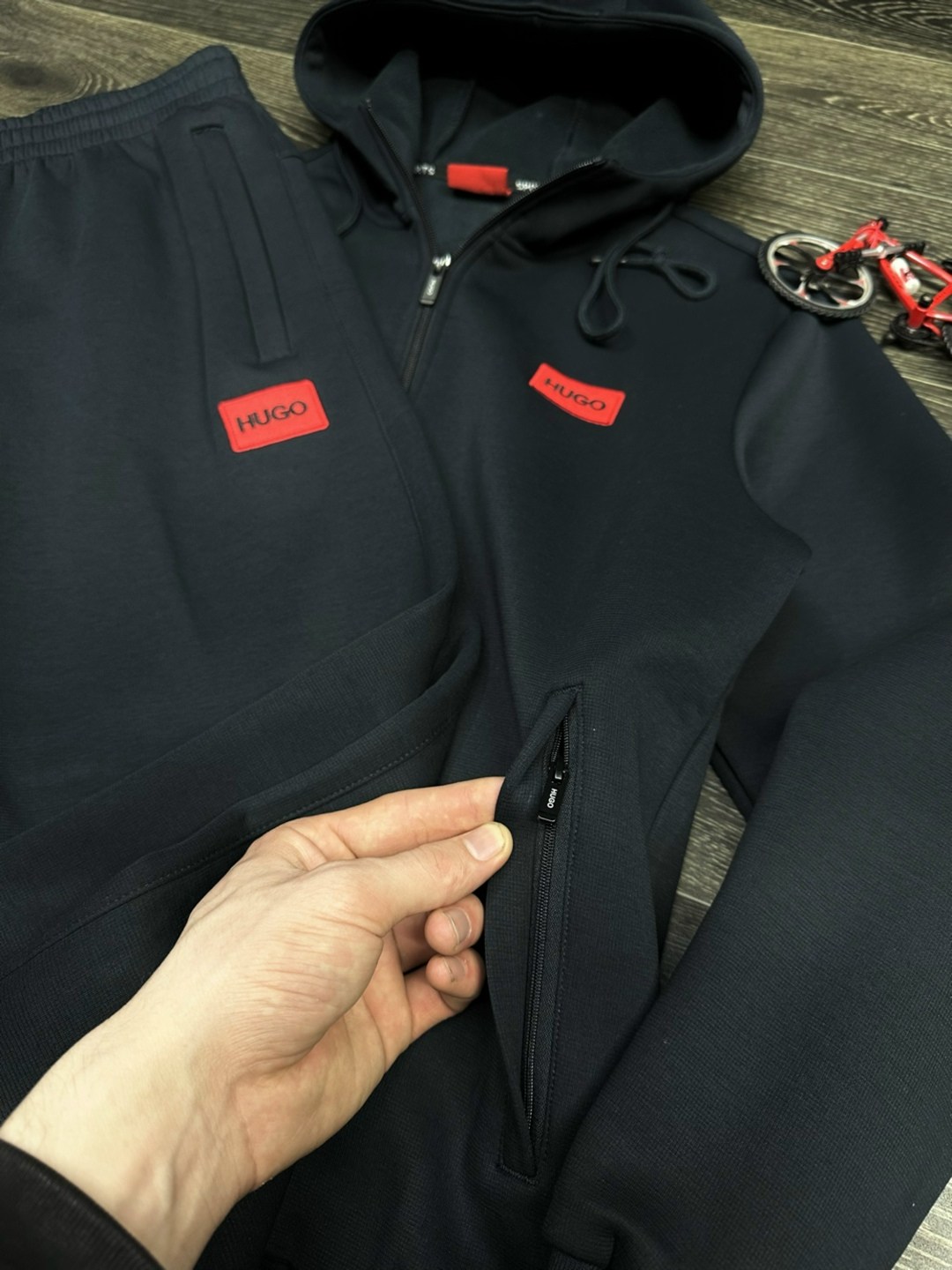 спортивный костюм hugo boss,спортивный костюм hugo,мужской спортивный костюм,спортивный костюм,спортивные костюмы для мужчин