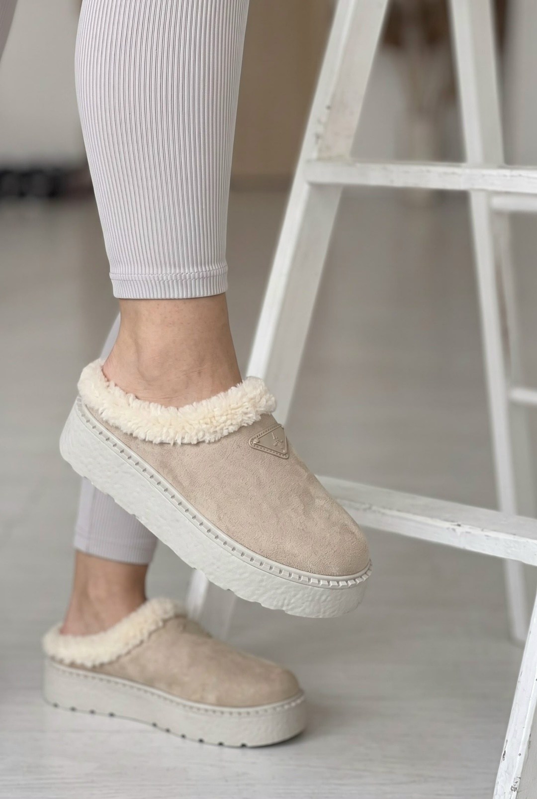 угги женские,,тапочки модные,угги черный,угги короткие