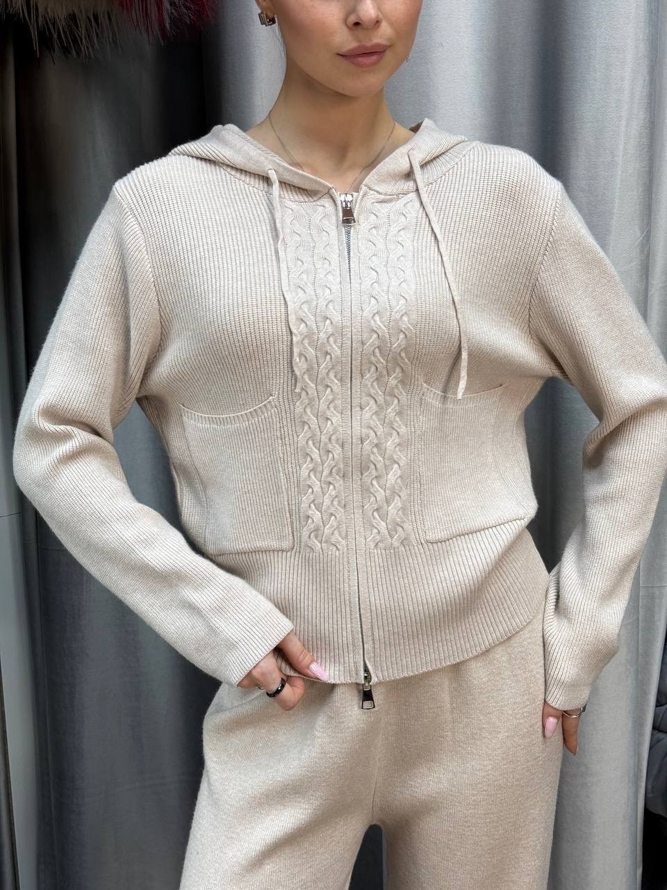 кашемировый костюм с капюшоном loro piana,женский свитер с капюшоном на молнии молочный,костюм с джемпером,кашемировый костюм с капюшоном женский копии люкс лора пьяно,женский костюм loro piana 2026 м